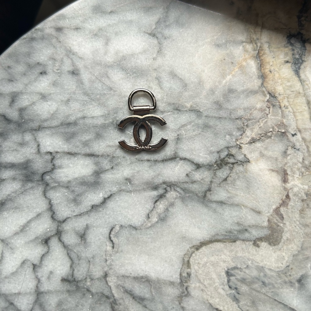 CHANEL CC Silver and Rhinestone Charm / Zipper Pull - Picture 3 of 4